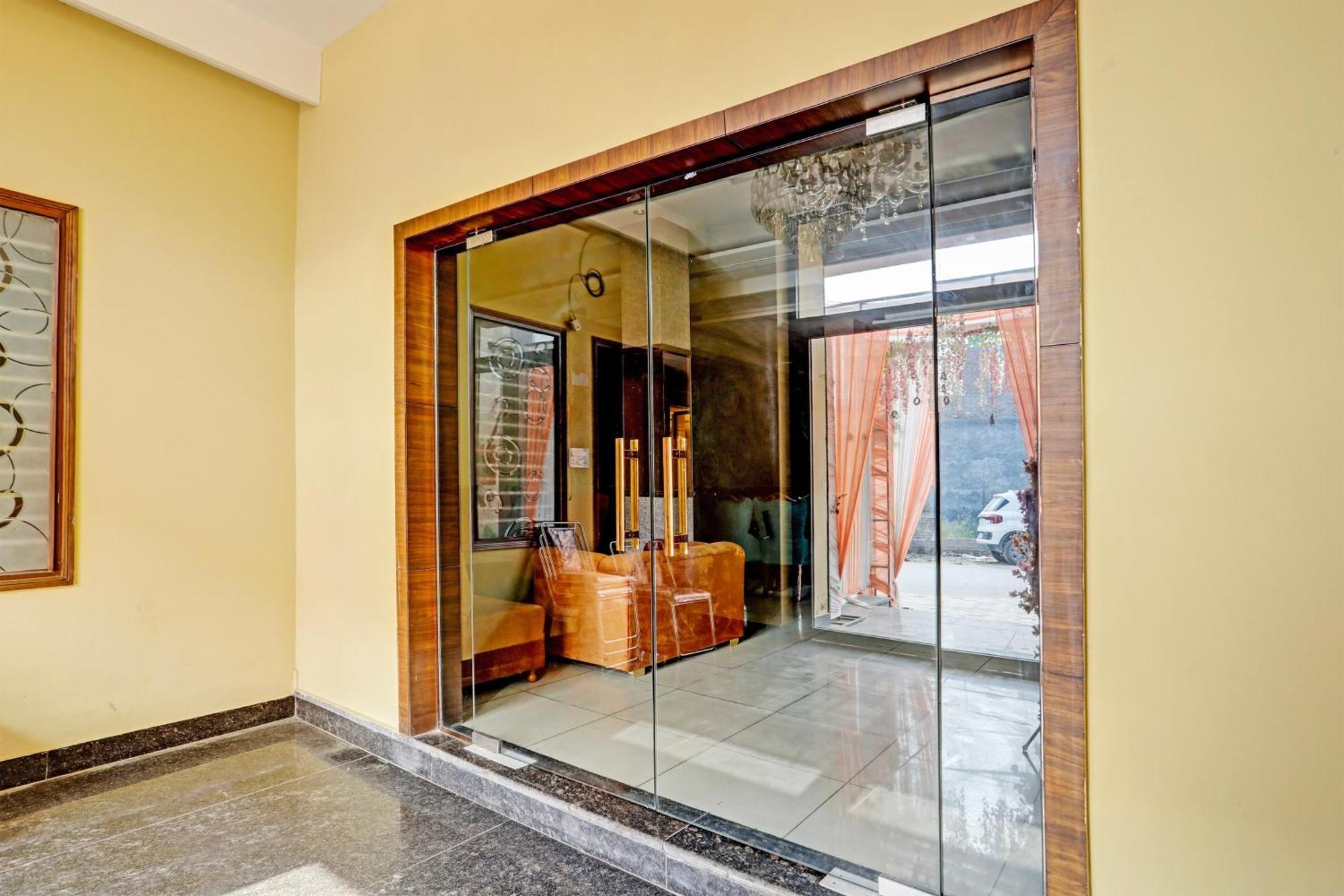 Hotel O Miraas Hotel And Banquet Hall Ludhiana Exterior foto